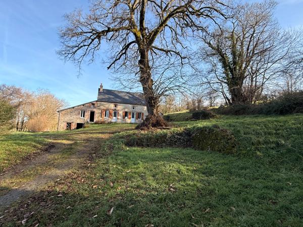 EN EXCLUSIVITE Maison en pierre de 113m² avec grange sur 2,4ha de terrain 128 000 €