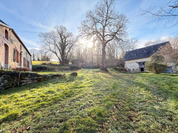 EN EXCLUSIVITE Maison en pierre de 113m² avec grange sur 2,4ha de terrain 128 000 €