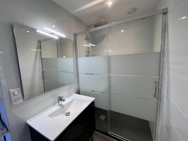 ARGELES GAZOST Appartement T3 traversant rénové avec grande terrasse, parking et cave