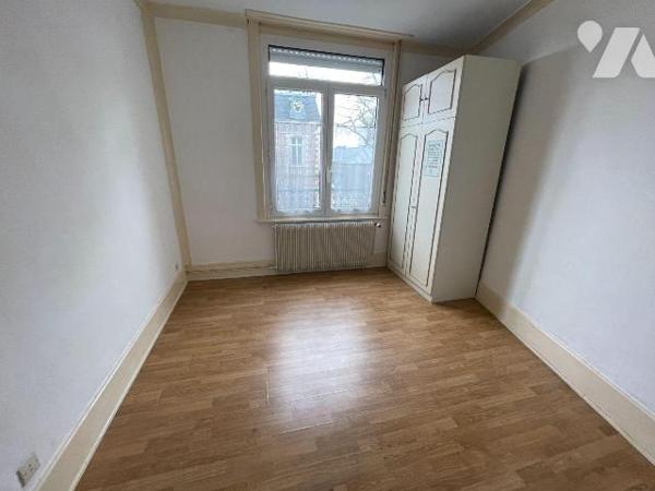 Maison à Vendre à Saint-Pol-sur-Ternoise (62130) en Pas-de-Calais (62)
Découvrez cette maison ...