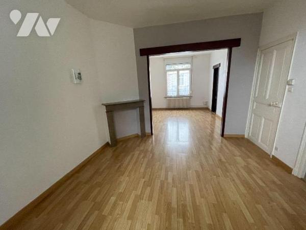 Maison à Vendre à Saint-Pol-sur-Ternoise (62130) en Pas-de-Calais (62)
Découvrez cette maison ...