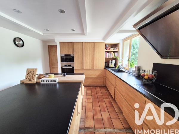 Maison à vendre 7 pièces 203 m² Aix-en-Provence