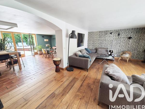 Maison à vendre 7 pièces 203 m² Aix-en-Provence