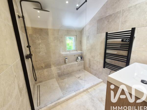 Maison à vendre 7 pièces 203 m² Aix-en-Provence