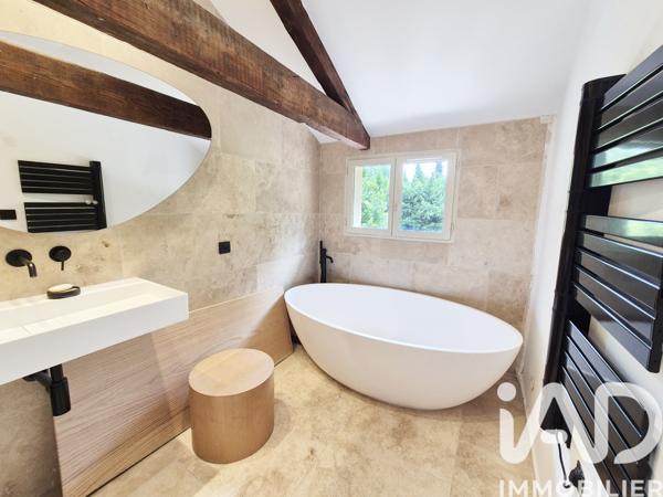 Maison à vendre 7 pièces 203 m² Aix-en-Provence