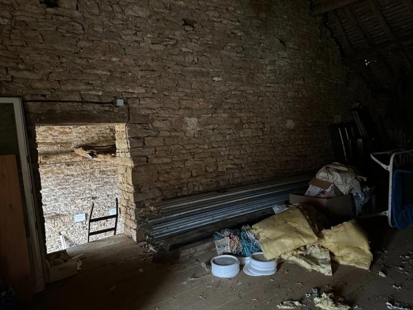 Grange avec grand jardin constructible proche de POUILLY EN AUXOIS (21)