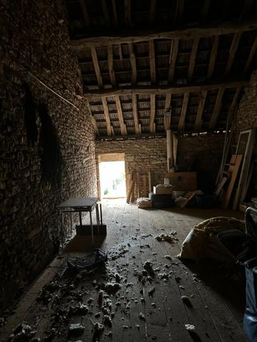 Grange avec grand jardin constructible proche de POUILLY EN AUXOIS (21)