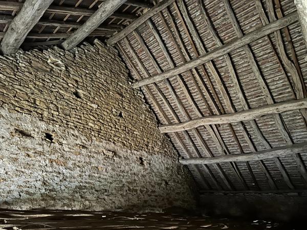 Grange avec grand jardin constructible proche de POUILLY EN AUXOIS (21)