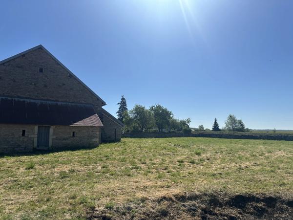 Grange avec grand jardin constructible proche de POUILLY EN AUXOIS (21)