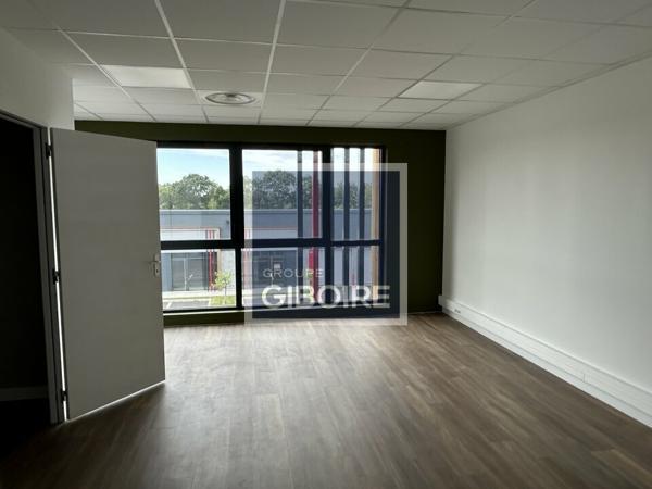Local d'activites 1100 m² à louer MORDELLES (réf : 35.7186)
