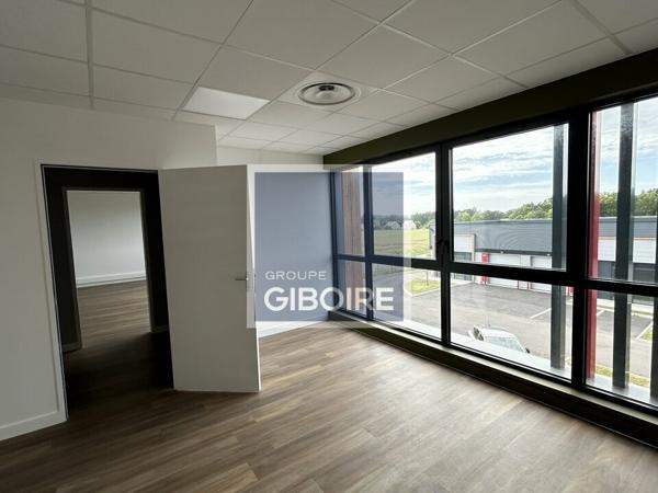 Local d'activites 1100 m² à louer MORDELLES (réf : 35.7186)
