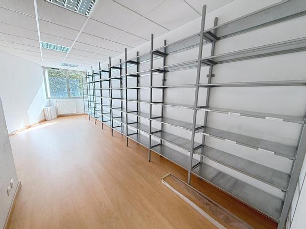 134 m² de bureaux lumineux avec ascenseur, accès PMR, au centre de Voiron