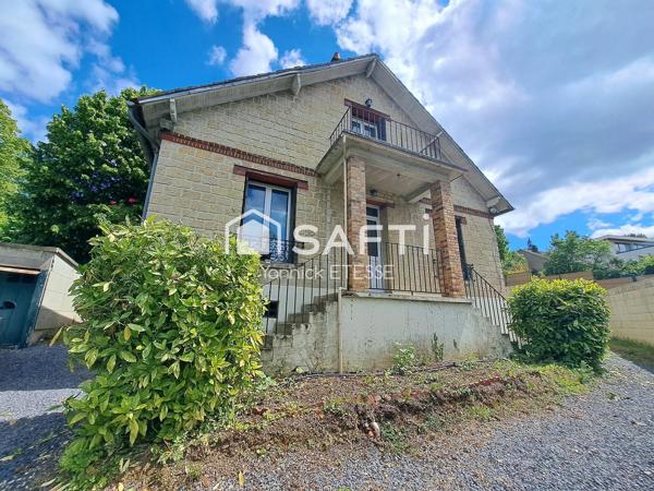 Maison 4 chambres, séjour-salon 40 m2, deux salles de bains, 131 m2 au sol, sous-sol total.