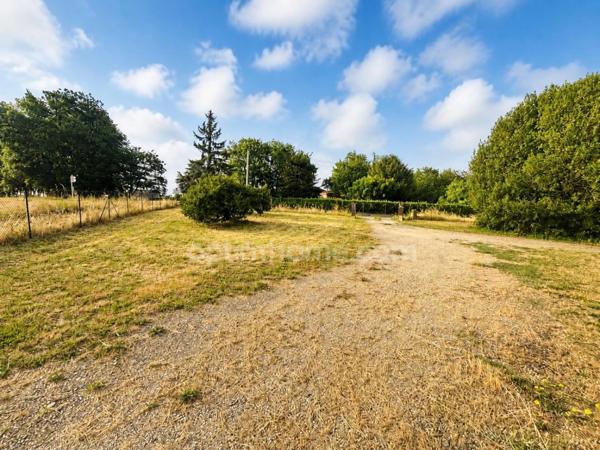 Maison de plain-pied avec vue sur les champs, près de 2 000 m² de terrain NERIGEAN (33)