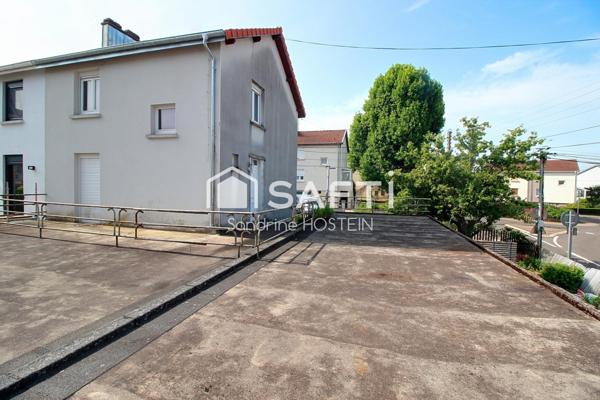 Maison libre 3 cotés avec terrasse et garage!