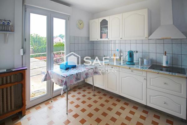 Maison libre 3 cotés avec terrasse et garage!