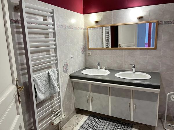 Immobilier Le Faouët (56320) – Local et fonds de commerce 125m2 – 374 000 €