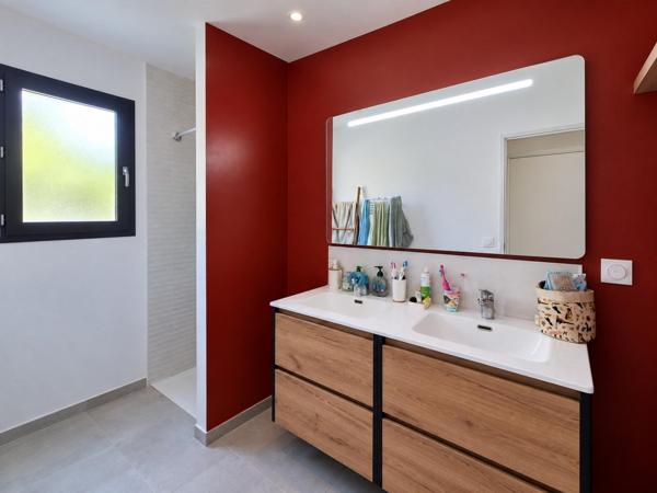 Plain-pied 2025, état neuf, 3 chambres, garage
