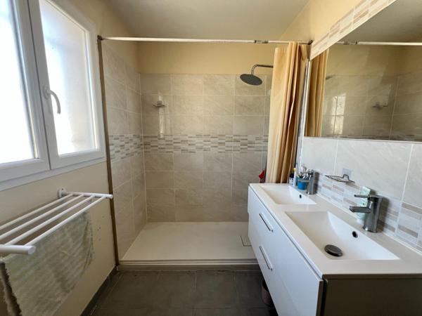 Villa T4 avec dépendances aménageables et terrasses – Opportunité rare à Meyrargues