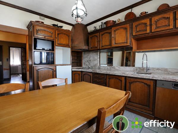 Maison
         4 pièces
        - 250 m² 920 000 € *