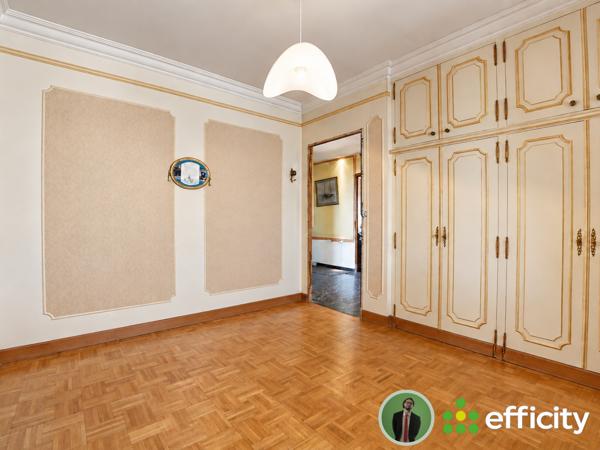 Maison
         4 pièces
        - 250 m² 920 000 € *