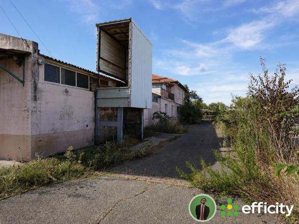 Maison
         4 pièces
        - 250 m² 920 000 € *
