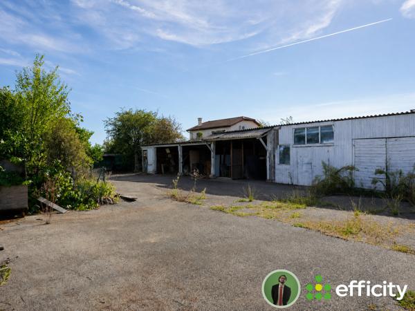 Maison
         4 pièces
        - 250 m² 920 000 € *