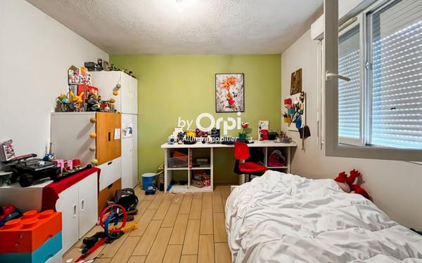 Maison à vendre    5 pièces •  Étroussat