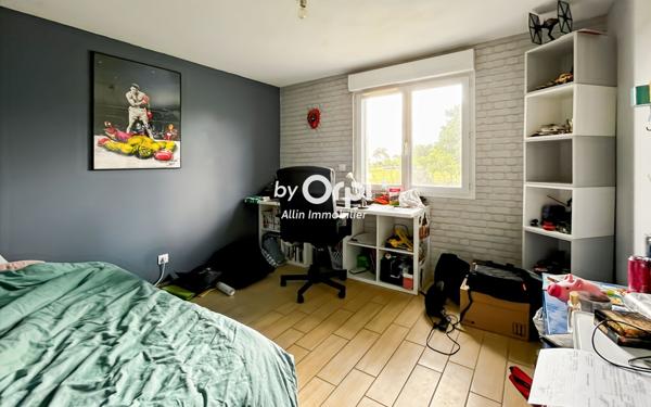 Maison à vendre    5 pièces •  Étroussat