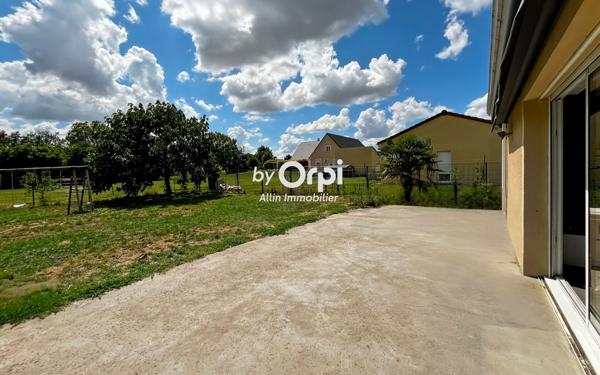 Maison à vendre    5 pièces •  Étroussat