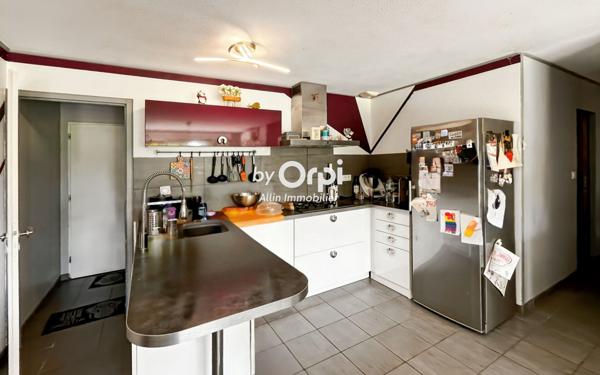 Maison à vendre    5 pièces •  Étroussat