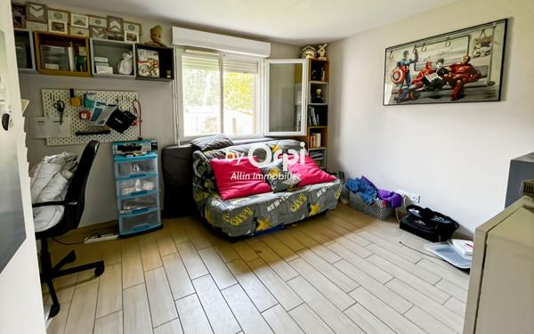 Maison à vendre    5 pièces •  Étroussat