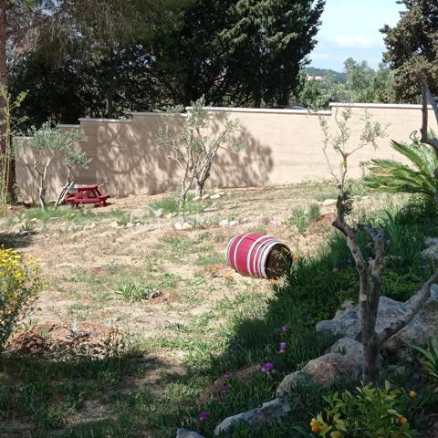 REMISE AGRICOLE SUR 6000 M2 DE TERRAIN CLÔTURÉ.

A USAGE AGRICOLE UNIQUEMENT( éleveurs caprins, bovins, ovins, équins)

La demande de changement de destination pour en faire une habitation principale devra être demandée en Mairie, avec CERFA. 
Pour cela, se référer au PLU DE LA COMMUNE DE MARAUSSAN, ZONE A

ENTIÈREMENT EQUIPEE

FIBRE, VIABILISÉE

PROPRIÉTÉ ENTIÈREMENT CLOTUREE.

ACCÈS PAR PORTAIL AUTOMATIQUE DE 5 MÈTRES
