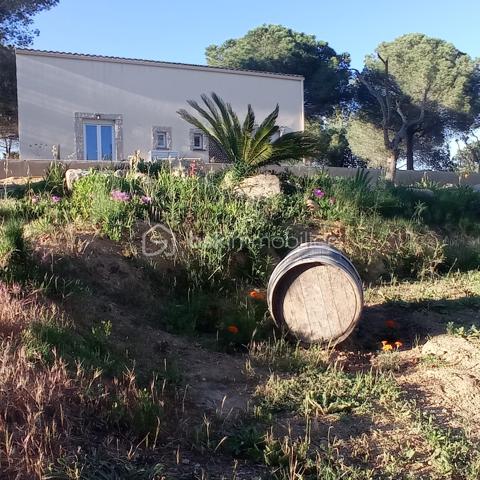 REMISE AGRICOLE SUR 6000 M2 DE TERRAIN CLÔTURÉ.

A USAGE AGRICOLE UNIQUEMENT( éleveurs caprins, bovins, ovins, équins)

La demande de changement de destination pour en faire une habitation principale devra être demandée en Mairie, avec CERFA. 
Pour cela, se référer au PLU DE LA COMMUNE DE MARAUSSAN, ZONE A

ENTIÈREMENT EQUIPEE

FIBRE, VIABILISÉE

PROPRIÉTÉ ENTIÈREMENT CLOTUREE.

ACCÈS PAR PORTAIL AUTOMATIQUE DE 5 MÈTRES