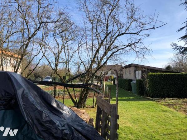 A VENDRE - terrain à bâtir - COUHE (86700)