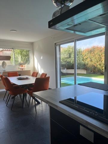 SPLENDIDE MAISON DE VILLE 3 faces. CONCEPT CONTEMPORAIN. 142 m² hab. 540 000 €