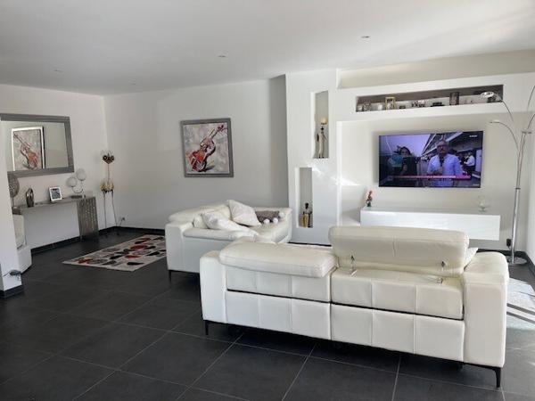 SPLENDIDE MAISON DE VILLE 3 faces. CONCEPT CONTEMPORAIN. 142 m² hab. 540 000 €