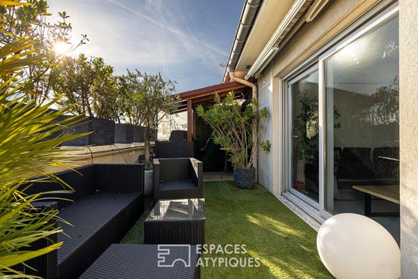 Penthouse lumineux avec deux terrasses paysagées et vue panoramique