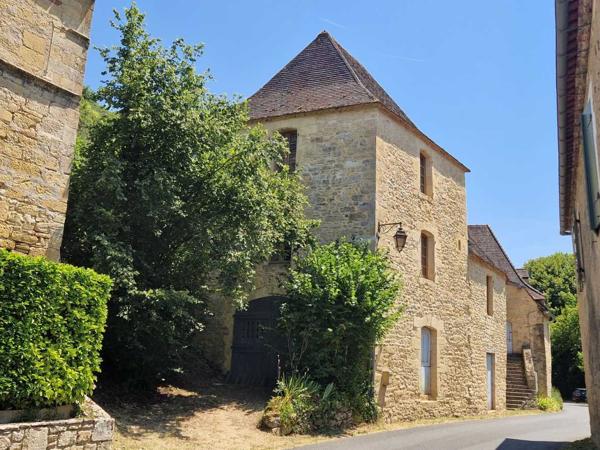 Maison ancienne - Saint-cyprien Propriété de charme avec dépendances, piscine et jardin dans un hameau.