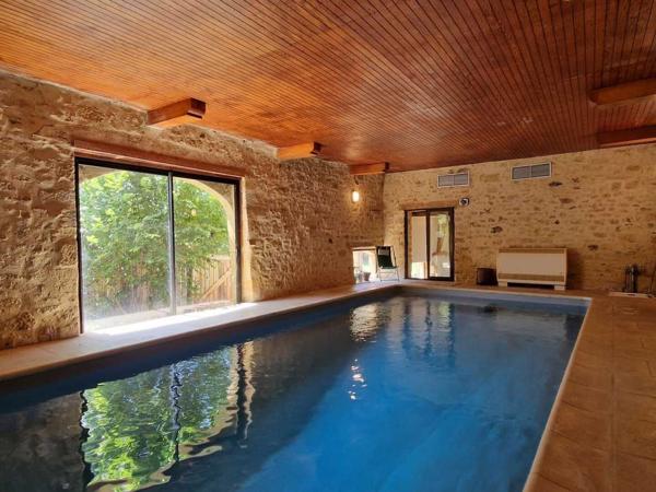 Maison ancienne - Saint-cyprien Propriété de charme avec dépendances, piscine et jardin dans un hameau.