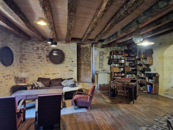 Maison ancienne - Saint-cyprien Propriété de charme avec dépendances, piscine et jardin dans un hameau.