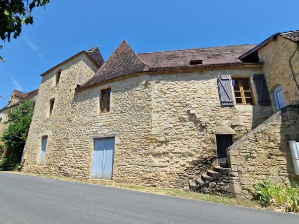 Maison ancienne - Saint-cyprien Propriété de charme avec dépendances, piscine et jardin dans un hameau.