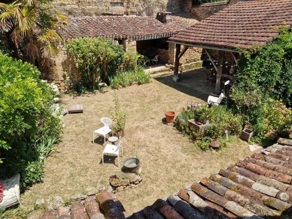 Maison ancienne - Saint-cyprien Propriété de charme avec dépendances, piscine et jardin dans un hameau.