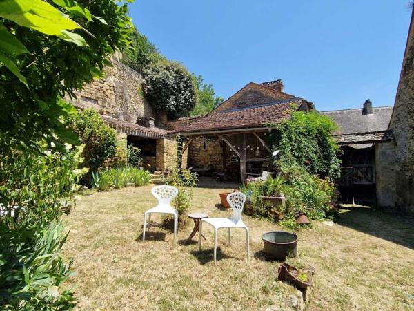Maison ancienne - Saint-cyprien Propriété de charme avec dépendances, piscine et jardin dans un hameau.