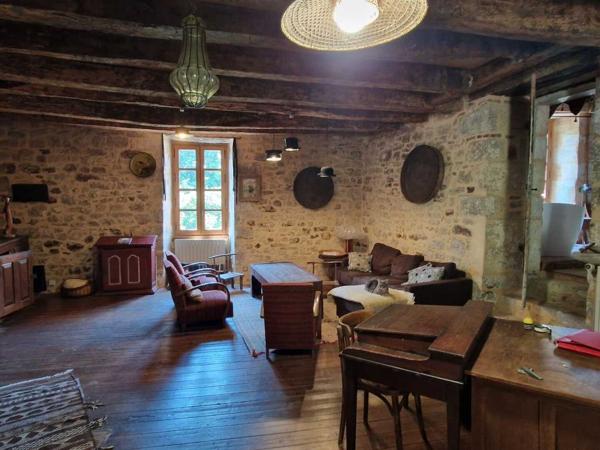 Maison ancienne - Saint-cyprien Propriété de charme avec dépendances, piscine et jardin dans un hameau.
