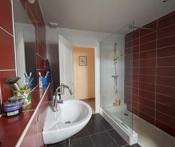 ESERY - VILLA 5 CHAMBRES - QUARTIER RESIDENTIEL ET VERDOYANT