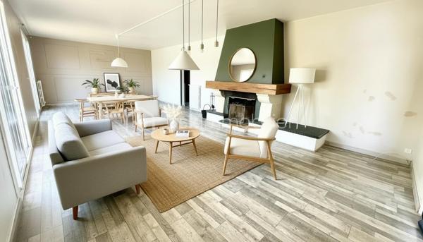 Située dans un quartier calme de Mourenx, cette spacieuse maison familiale de 212 m² habitables offre de beaux volumes et un fort potentiel d’aménagement, idéal pour une grande famille ou un projet de vie nécessitant de nombreux espaces.

La maison comprend 7 pièces, dont 5 chambres (3 chambres au rez-de-chaussée offrant des superficies de 18 m², 16 m² et 12 m² + 2 à l’étage de 18 m² et 13 m²). 
Les pièces de vie se composent d’un vaste salon/salle à manger de 45 m², idéal pour partager des moments conviviaux en famille ou entre amis, ainsi que d’une cuisine aménagée de 18 m². L’ensemble est complété par 2 salles de bains, 2 WC et 2 dressing indépendants pour un confort optimal au quotidien.

Le chauffage central au gaz de ville, récemment installé, garantit confort et performance énergétique tout au long de l’année.
Un véritable atout de cette propriété : son vaste sous-sol de plus de 150 m², offrant de multiples possibilités (garage, atelier, espace de stockage, salle de loisirs ou aménagement selon vos besoins).

Implantée sur un terrain de 1 620 m², la maison bénéficie d’un agréable jardin sans vis-à-vis, avec une belle terrasse couverte de 18 m², propice aux moments de détente en toute tranquillité.

Quelques travaux de rafraîchissement permettront de révéler tout le potentiel de cette maison et de la personnaliser selon vos envies. (A titre d'exemple, certaines photos ont été aménagées et décorées à l'aide de l'IA afin d'illustrer le potentiel des espaces. Elles constituent des propositions de mise en scène et ne sont pas contractuelles).

À proximité des écoles, notamment de l’École publique Charles de Bordeu, ainsi que des crèches, commerces et services, elle offre un cadre de vie pratique et familial.

Une belle opportunité pour les acquéreurs à la recherche d’une maison spacieuse, avec de grands espaces intérieurs et extérieurs, dans un environnement paisible.

Pour plus d'informations ou pour organiser une visite (possible également le samedi et le dimanche), n'hésitez pas à me contacter.
D'autres photos ou une visite virtuelle sont également disponibles sur demande.