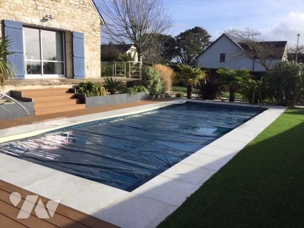 villa 115 m²: salon, salle à manger, cuisine équipée, suite parentale, 2 chambre, WC
Jardin
Piscine