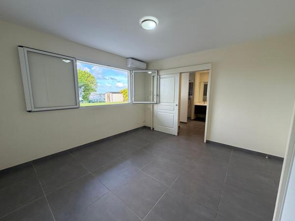 Grande villa récente idéalement située