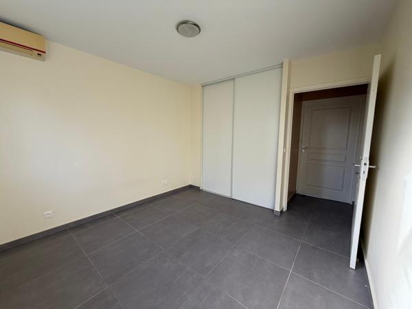 Grande villa récente idéalement située